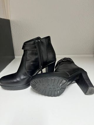 Botines de tacón negros