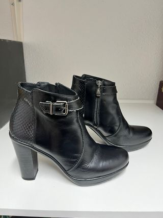 Botines de tacón negros