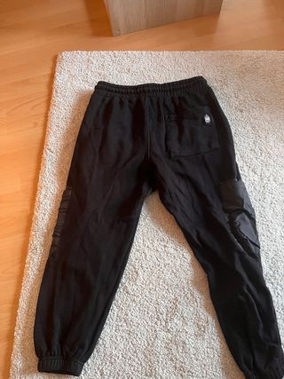 Pantalón cargo negro chico