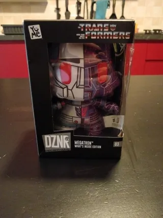 Peluche Transformers Megatron DZNR 03