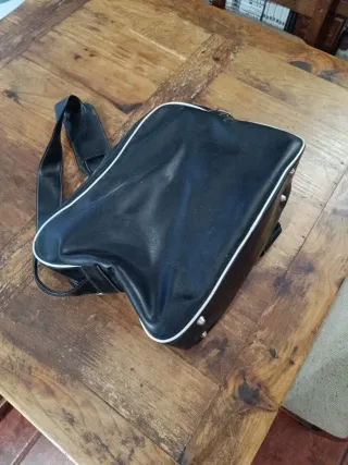 Bolso bandolera Punisher negro y blanco