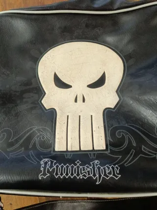 Bolso bandolera Punisher negro y blanco