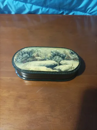 Joyero de madera con paisaje invernal