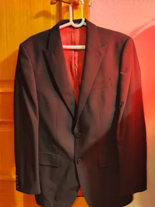 Americana negra con forro rojo