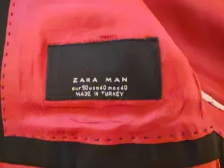 Americana negra con forro rojo