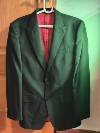 Americana negra con forro rojo