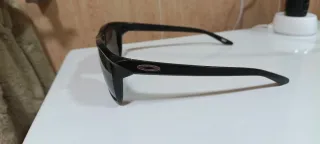 Gafas de sol Oakley negras y grises