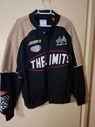 Sudadera Bershka Beige y Negra Estilo Racing