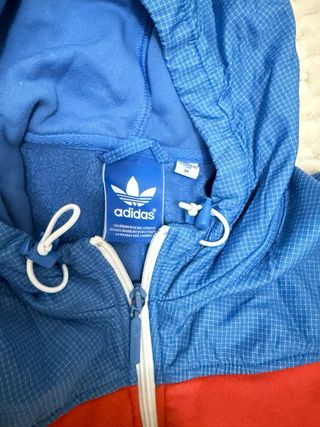 Sudadera Adidas con capucha y media cremallera