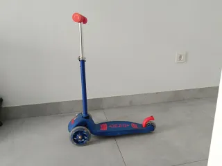 Patinete infantil 3 ruedas azul y rojo