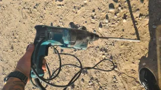 Taladro percutor Makita + broca