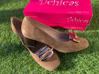 Zapatos Dchicas Talla 39 Marrones con Adorno Dorad
