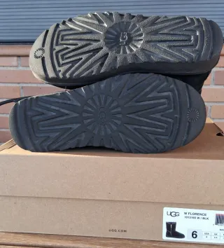 Botas UGG negras con cremallera y pelo