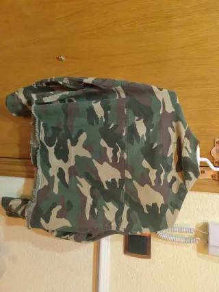 Chaqueta Bershka Camuflaje Talla L