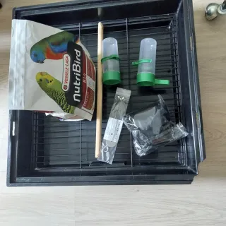 Jaula para pájaros negra