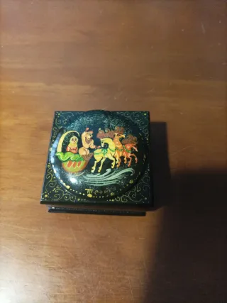 Joyero de madera pintado a mano