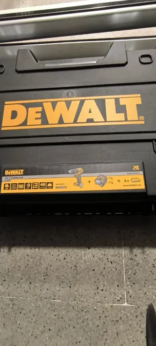 Taladro Percutor DeWalt con Baterías