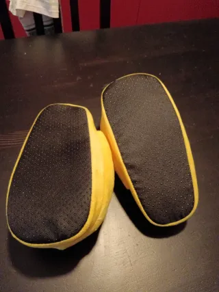 Pantofole emoji con cuori