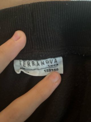 Pantalón negro con logo L