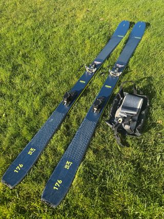 Esquís de travesía Mountain Touring con pieles