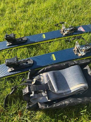 Esquís de travesía Mountain Touring con pieles