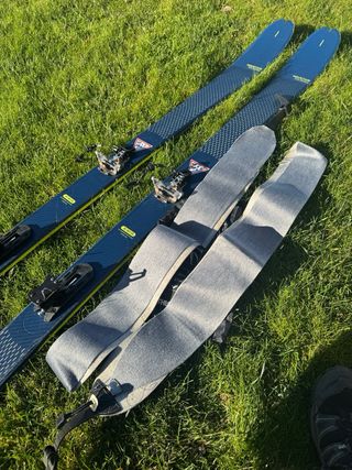 Esquís de travesía Mountain Touring con pieles