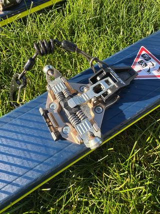 Esquís de travesía Mountain Touring con pieles