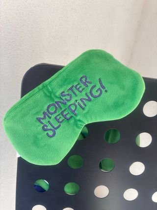 Reposacabezas infantil con antifaz