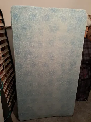 Cama completa,somier incluido en ella colchon etc