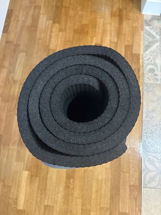 Esterilla de pilates negra con correas