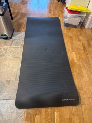 Esterilla de pilates negra con correas