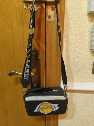 Bolso Bandolera Lakers Negro y Morado
