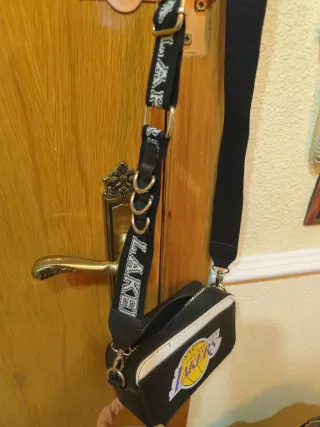 Bolso Bandolera Lakers Negro y Morado