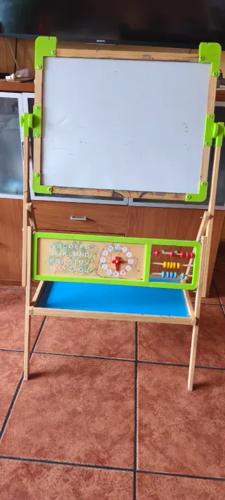 Pizarra infantil con ABC, reloj y ábaco