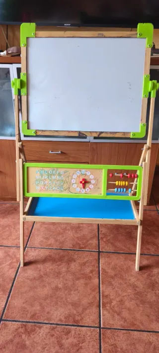 Pizarra infantil con ABC, reloj y ábaco