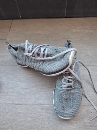 Tenis Under Armour Gris Talla 36.5