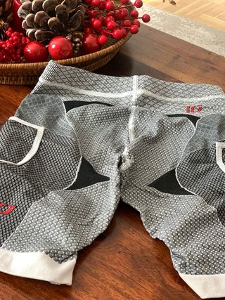 Pantalones cortos HoKo negros y rojos. Talla M.