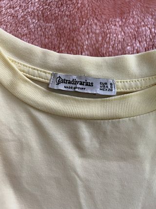 Camiseta Stradivarius amarilla talla S