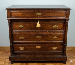 Cómoda de madera antigua