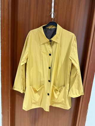 Chubasquero marca Urban Spirit amarillo talla L
