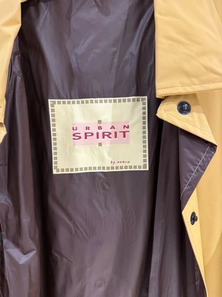 Chubasquero marca Urban Spirit amarillo talla L