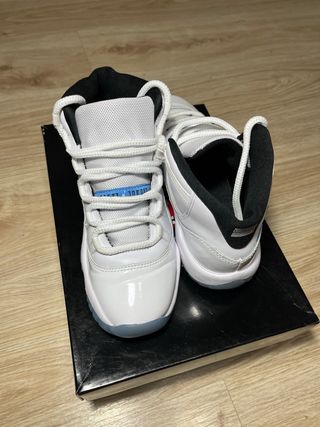 Zapatillas Jordan 11 legend Blancas y Azules