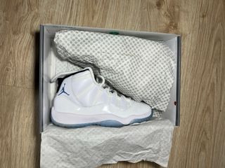 Zapatillas Jordan 11 legend Blancas y Azules