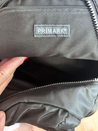 Mochila negra acolchada