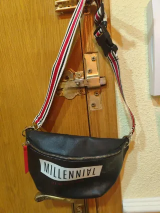 Riñonera Millennial Negra