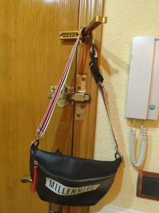 Riñonera Millennial Negra