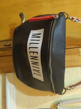 Riñonera Millennial Negra