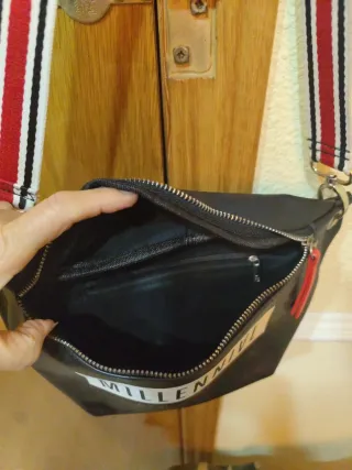 Riñonera Millennial Negra