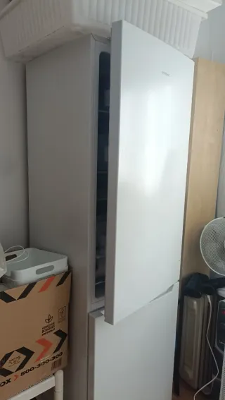 Nevera Cecotec 2 años