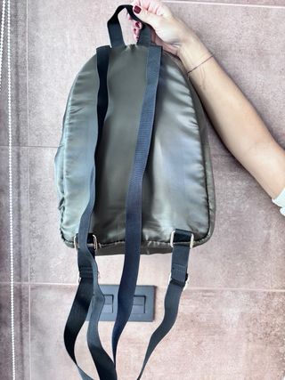 Mochila verde acolchada